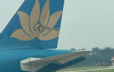 Máy bay Vietnam Airlines bị rách đuôi do va quệt tại Nội Bài