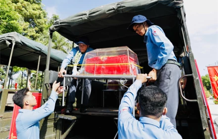 Đón 106 hài cốt liệt sĩ hy sinh tại Campuchia về nước