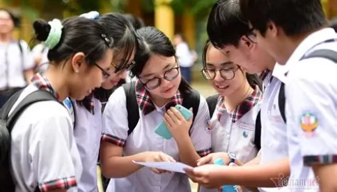 Đề thi dễ hay khó, điều quan trọng là cách ta nhìn nhận và đồng hành cùng con