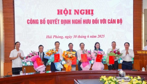 Chủ tịch UBND TP Hải Phòng và một loạt cán bộ nghỉ hưu trước ngày sáp nhập