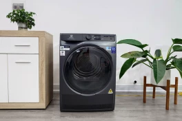 Trên tay Electrolux UltimateCare 900 2024: máy sấy "soi" được độ ẩm sâu bên trong đồ dày bằng sóng radar
