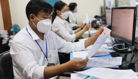 Công chức tự nguyện xin thôi việc hoặc bị cho thôi việc được hưởng chế độ gì?