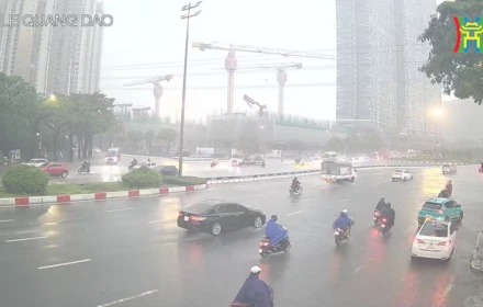 Tin mưa dông, cảnh báo mưa lớn cục bộ, lốc, sét, mưa đá, gió giật mạnh ở khu vực Bắc Bộ và Trung Bộ