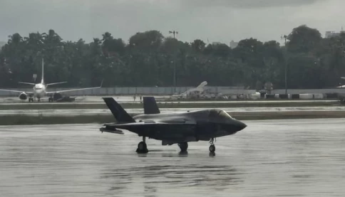 Anh buộc phải "xách tay" máy bay tàng hình F35-B từ Ấn Độ về nước