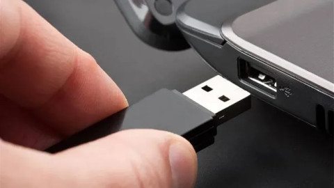 "Siêu USB": Có thể tồn tại 200 năm nhưng lưu trữ được tận... 8KB dữ liệu