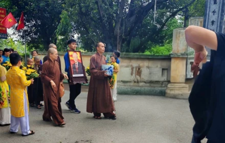 Hôm qua rước di ảnh cố Tổng bí thư Nguyễn Phú Trọng về quê hương