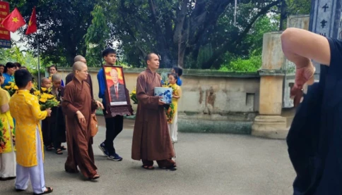 Hôm qua rước di ảnh cố Tổng bí thư Nguyễn Phú Trọng về quê hương