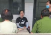 Xót thương người thân mang hộ khẩu đến nhận thi thể gia đình người cậu sau vụ cháy cư xá Độc Lập