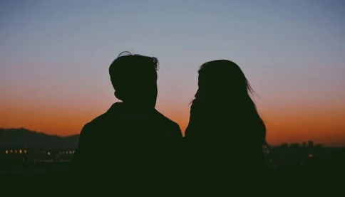 Vì sao đàn ông nhanh tái hôn khi vợ qua đời trước, còn phụ nữ thường ở lại nuôi con?
