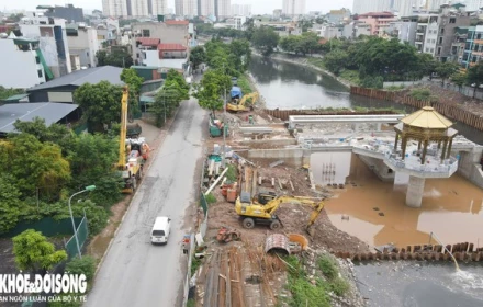 'Lạ mắt' kiến trúc đập dâng đầu tiên trên sông Tô Lịch sắp hoàn thành
