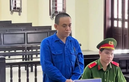 Ghen tuông vì thấy vợ đùa giỡn lúc nhậu với người khác, người đàn ông sát hại vợ giữa đường