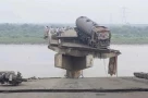 😢Cầu sập ở Ấn Độ khiến nhiều phương tiện rơi xuống sông