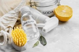Đừng dùng giấm vệ sinh 9 thứ này dù đó là "chất tẩy rửa tự nhiên" đa năng