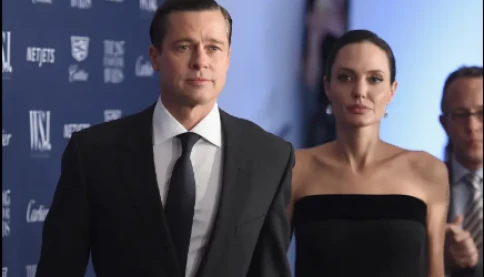 Brad Pitt và Angelina Jolie lại ra tòa. Lần này Brad Pitt muốn được xem tin nhắn riêng tư vợ cũ