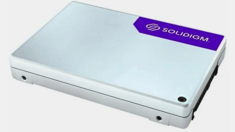 Ổ cứng SSD 122TB siêu bền bỉ, chuyên dành cho các cơ sở đào tạo AI
