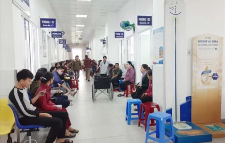 Miễn viện phí toàn dân: Người dân cứ vào viện đi khám là được 'miễn phí hoàn toàn' có phải không?