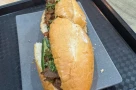 Một ổ bánh mì 208.000 đồng và một tay viết một tay xóa