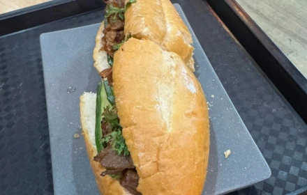 Một ổ bánh mì 208.000 đồng và một tay viết một tay xóa