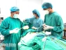 Khủng khiếp, ăn xiên nướng kiểu gì mà bị xiên đâm xuyên vai cổ?