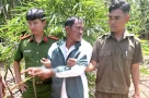 Nóng! Bắt người chồng bạo lực với vợ, bắn công an bị thương