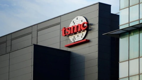 Donald Trump bị đánh úp trước khoản hỗ trợ dành cho TSMC của Mỹ