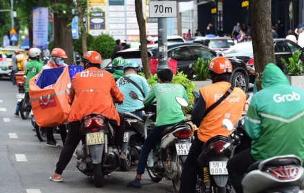 Cấm xe máy xăng vào trung tâm, những ai bị ảnh hưởng nặng nề nhất?