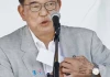 Thủ tướng Nhật bị chộp thấy tay "viết dày đặc chữ" trong lúc phát biểu, cư dân mạng nghi ông "quay bài"