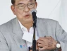 Thủ tướng Nhật bị chộp thấy tay "viết dày đặc chữ" trong lúc phát biểu, cư dân mạng nghi ông "quay bài"