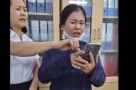 Video người phụ nữ hốt hoảng phát hiện mất 1,5 tỷ sau cú điện thoại lừa đảo