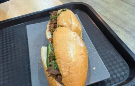 Cảng Hàng không Nội Bài: Bánh mì 208.000 đồng kẹp thịt heo Brazil