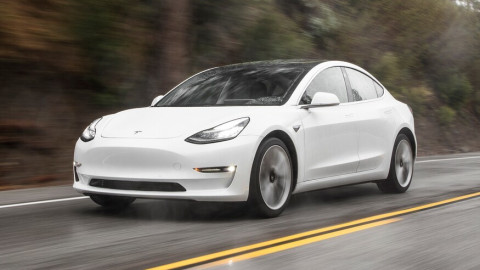 Tesla đối diện bài toán doanh số, thay đổi chiến lược để sống còn!