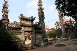 Ngôi làng có tới 10 người đỗ đại khoa, riêng dòng họ này đã 2 đời Tể tướng, 3 đời Đại vương
