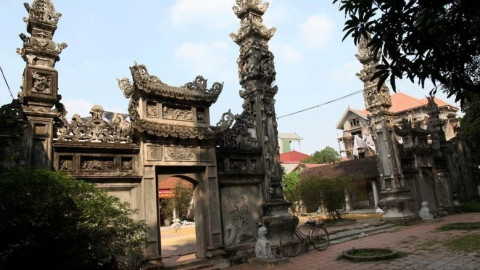 Ngôi làng có tới 10 người đỗ đại khoa, riêng dòng họ này đã 2 đời Tể tướng, 3 đời Đại vương