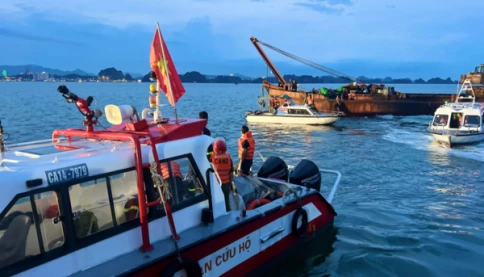 🛑 Thủ tướng Phạm Minh Chính chỉ đạo kịp thời khắc phục hậu quả vụ tai nạn lật tàu ở Vịnh Hạ Long