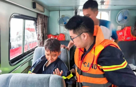 Phép màu đã đến: Cậu bé 10 tuổi sống sót kỳ diệu nhờ khoảng không quý giá trong con tàu lật