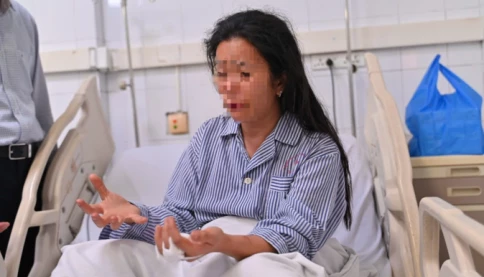 Sót xa người vợ đang tìm chồng và 2 con mất tích trong vụ lật tàu Hạ Long