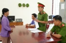 Dẫn con trai đến nhà người quen chơi rồi trộm hơn 400 triệu đồng