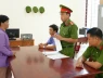 Dẫn con trai đến nhà người quen chơi rồi trộm hơn 400 triệu đồng
