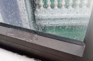 4 cách bảo vệ cửa kính trước bão WIPHA: Cách 1 phải nhớ, làm ngay khi thấy gió!