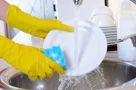 Luộc / tráng bát đũa bằng nước sôi có khử trùng được không?