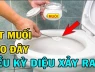 Đổ muối vào bồn cầu: Việc nhỏ nhưng lợi ích lớn
