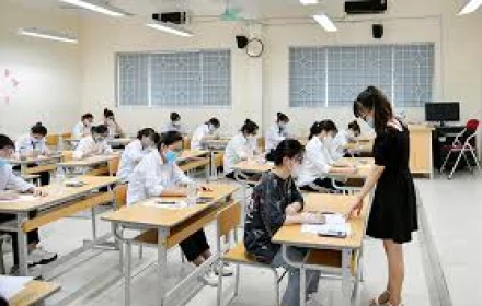 Kỳ thi hai trong một: Đừng đổ gánh nặng lên vai phụ huynh và học sinh thành nạn nhân của cải cách nửa vời