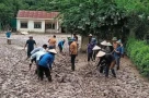 Xúc động hành trình “gieo chữ trong bùn lũ”: Những thầy cô vượt trăm cây số đến sẻ chia cùng vùng cao Nghệ An
