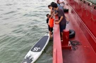 Cha và con gái 6 tuổi trôi dạt 13 giờ trên biển: 'Tôi sợ tuột tay đánh mất con'