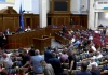 Họp Quốc hội, nghị sĩ Ukraine choảng nhau, giơ ngón tay thối