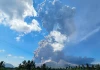 Núi lửa ở Indonesia phun trào, cột tro cao khoảng 10 km!