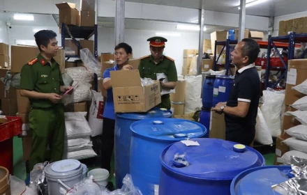Triệt phá đường dây sản xuất, buôn bán thực phẩm chức năng giả quy mô lớn, 2 giám đốc bị khởi tố