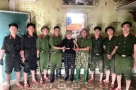 Trả lại 100 triệu đồng tìm thấy trong bùn đất khi giúp bà con bị lũ lụt