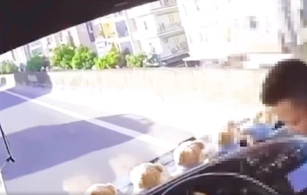 Công an triệu tập ngay người đàn ông giật chìa khóa xe khách làm hàng chục người phơi nắng gần 1 tiếng