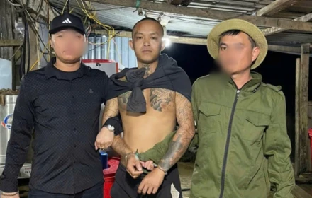 Nóng! Công an ập vào bãi vàng, bắt khẩn cấp nghi phạm chính trong đường dây mua bán người